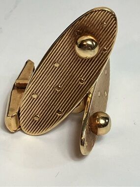 VTG retro 3+cm Gold toned Oval Textured Cufflinks with gold-toned dot accent